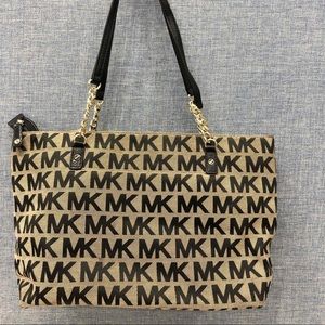 ꧁FALL SALE TODAY ONLY꧂.                                 Michael Kors Purse